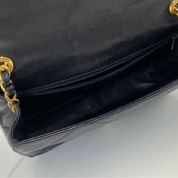 Chanel Vintage Diamond Quilt CC Flap Bag - Picture 6 of 6